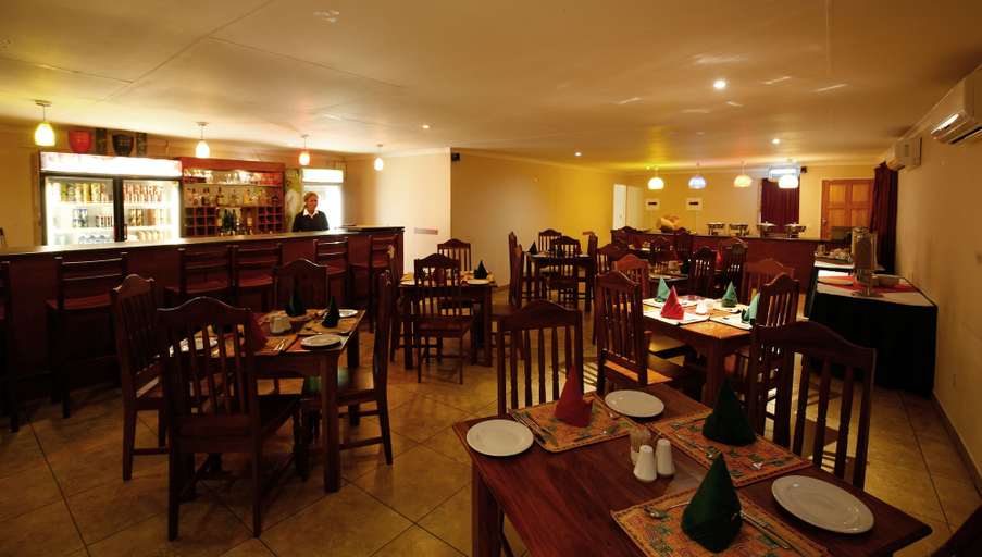 Food & Drinks 4, Mokoro Lodge, Ngamiland East