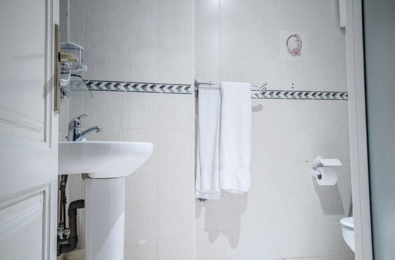 Bathroom 3, Hotel Tarek, Chefchaouen