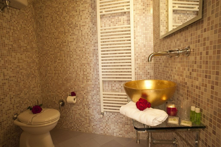 Bathroom 4, Il Monte, Arezzo