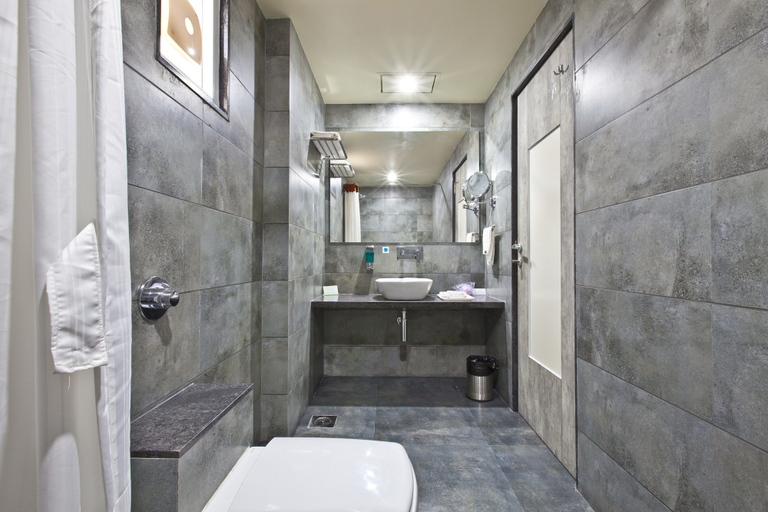 Bathroom 4, Hotel Sifat International, Surat