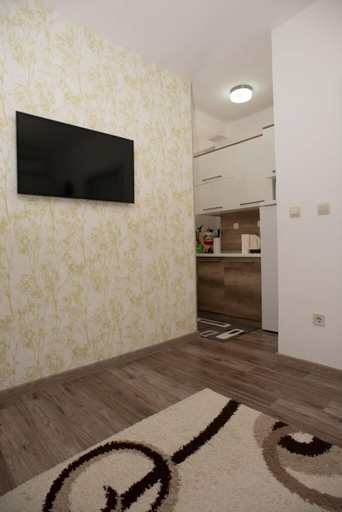 Others 5, B&T Apartments