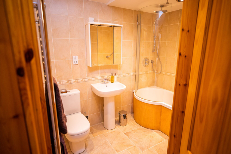 Bathroom 4, Errichel House and Cottages, Perthshire and Kinross