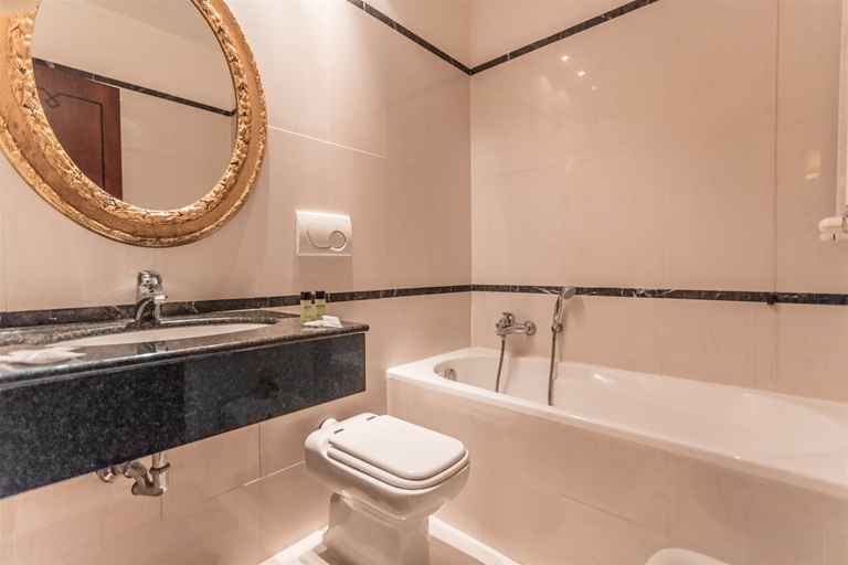 Bathroom 4, Raeli Hotel Regio, Rome