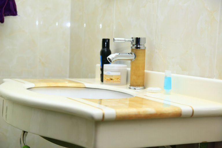 Bathroom 3, Golden Zambezi Lodge, Lusaka
