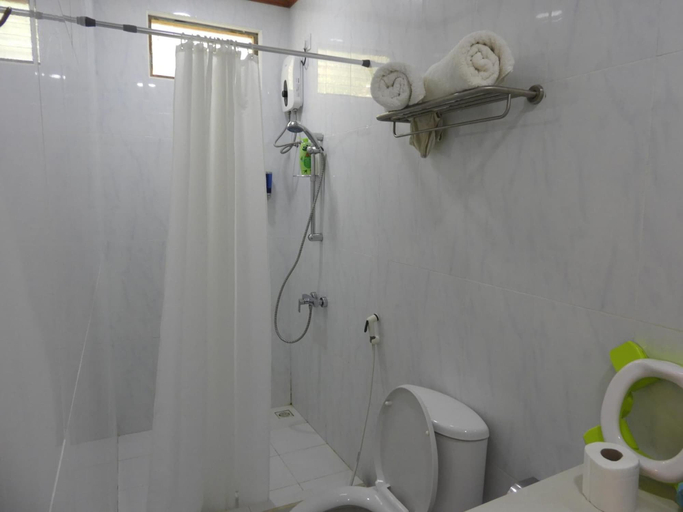 Bathroom 4, Karaa Village