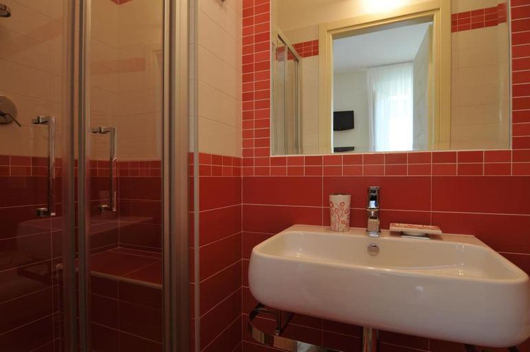 Bathroom 5, B&B Il Grifone, Pistoia