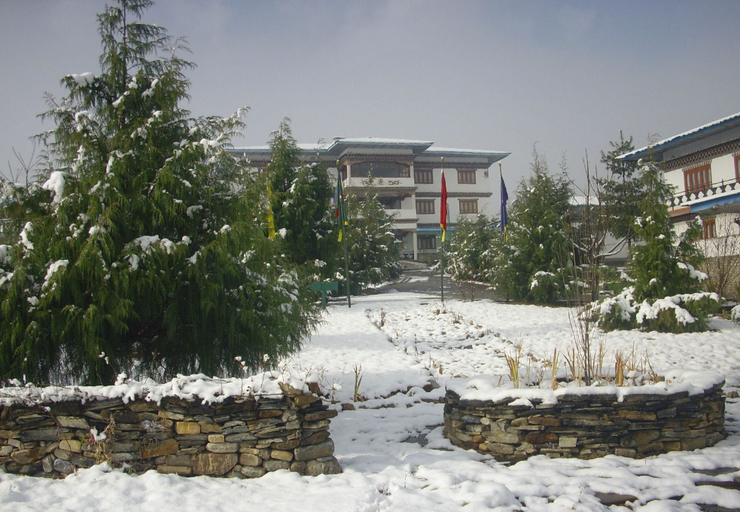 Exterior & Views