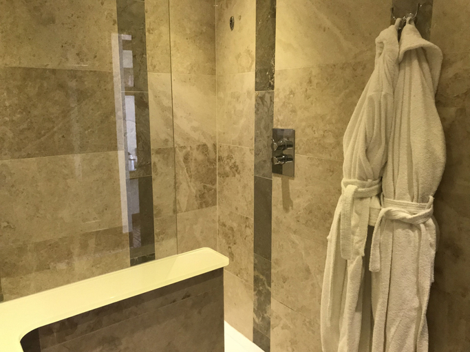 Bathroom 4, Pier Hotel, Norfolk