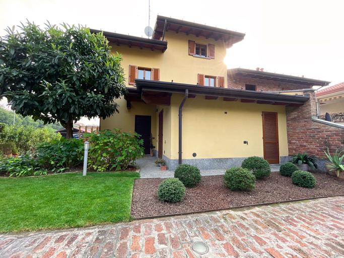 Others 4, Modern Apartment, Private Garden, 25km From Milan, Monza and Brianza