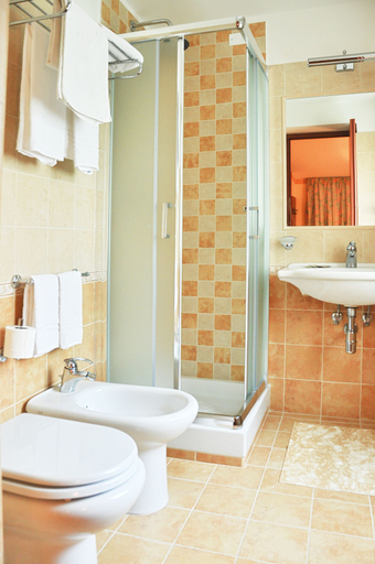 Bathroom 4, Hotel dei Pini, Frosinone