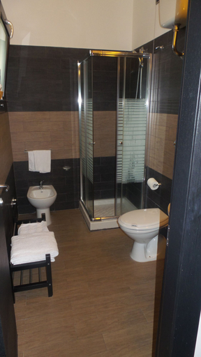 Bathroom 5, BNS Hotel Francisco, Caserta