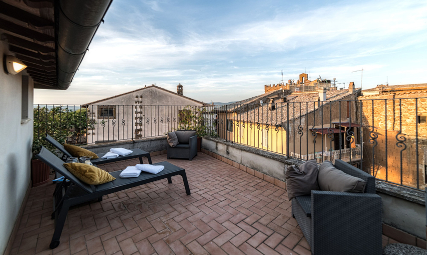 Exterior & Views 17