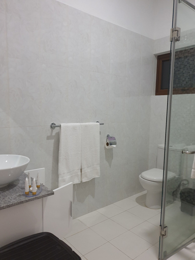 Bathroom 5, Kanasuk Selfcatering Apartments