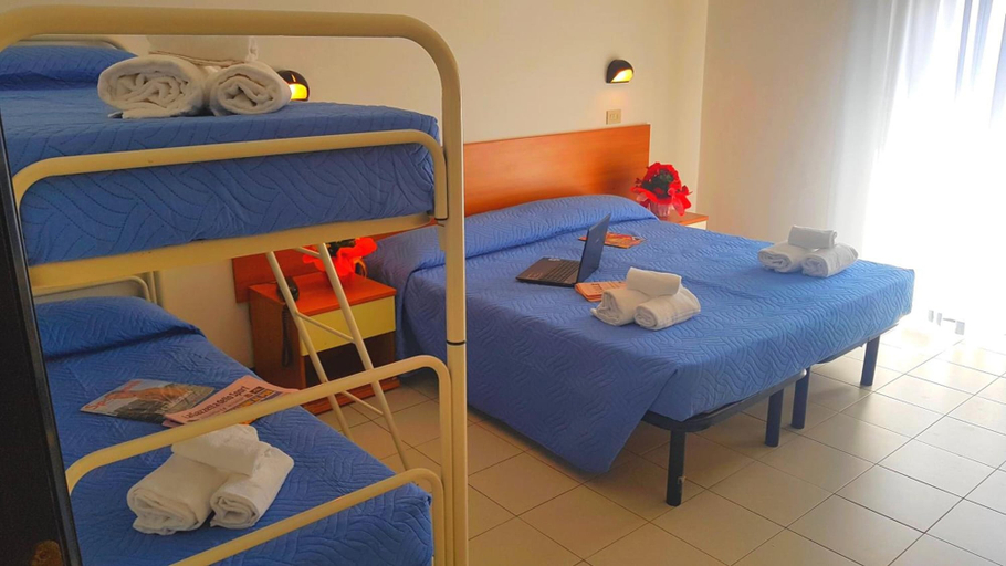 Bedroom 2, Hotel Paloma, Rimini