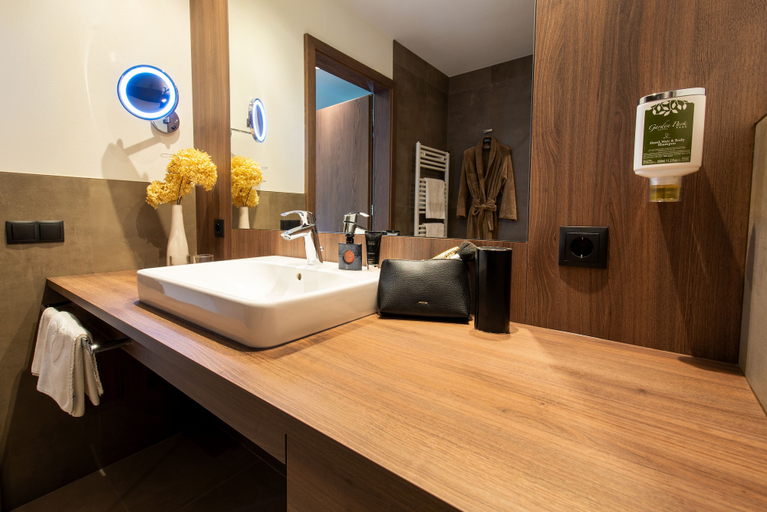 Bathroom 5, Garden Park Hotel, Bolzano