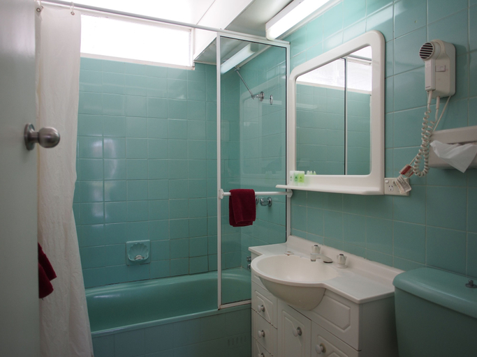 Bathroom 3, City Beach Motel, Wollongong - Inner