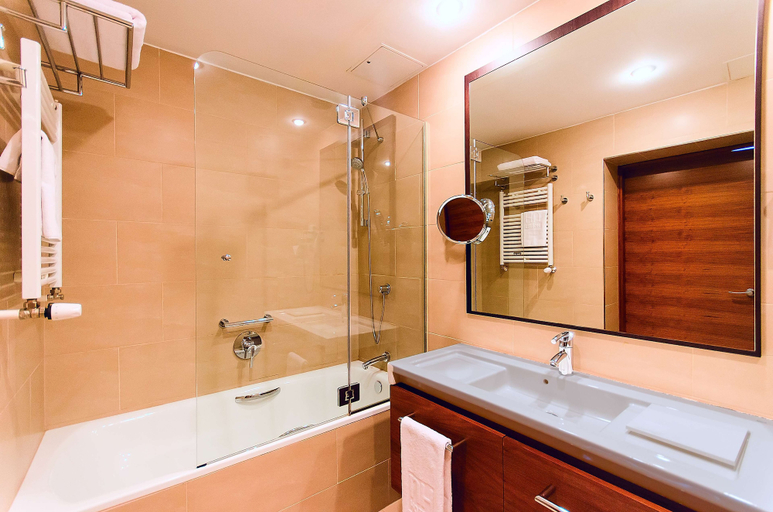 Bathroom 4, NH Poznan, Poznań City