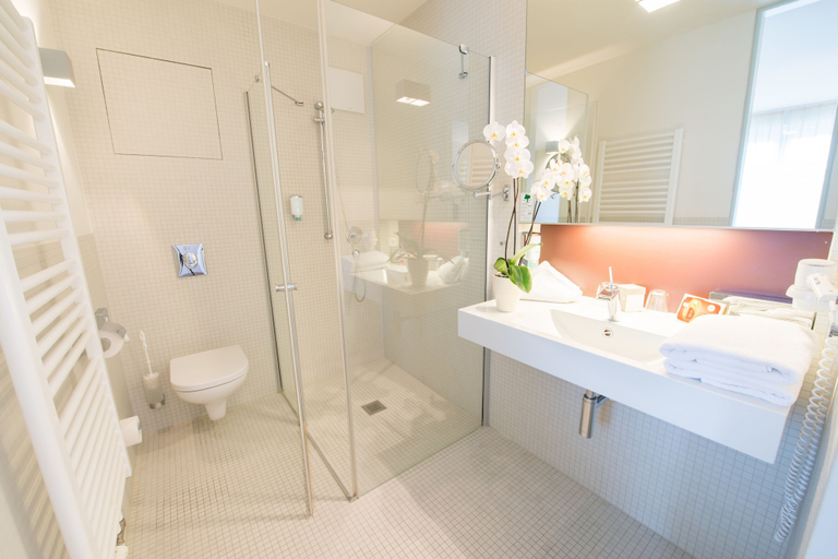 Bathroom 4, Nymphe Strandhotel & Apartments, Vorpommern-Rügen