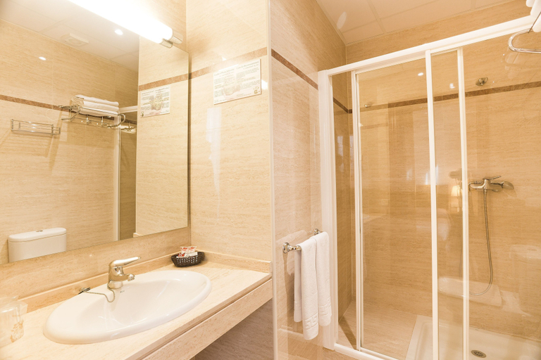 Bathroom 4, Hotel Granada Centro, Granada