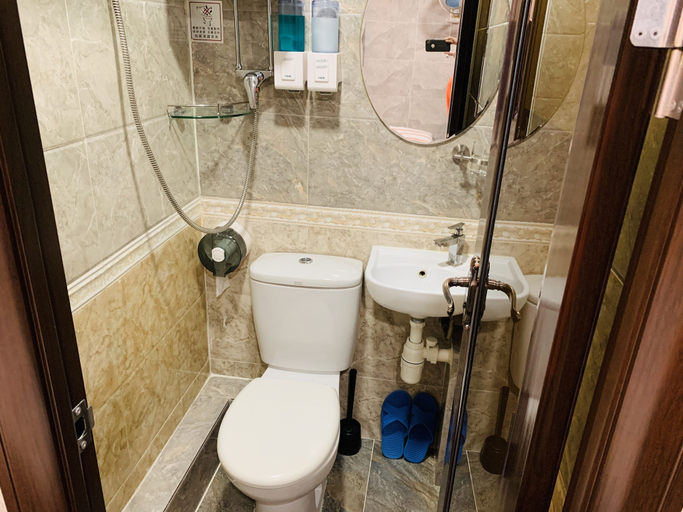 Bathroom 5, Victoria Inn, Kowloon