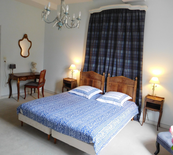 Bedroom 2, Chambres d'Hôtes Château de Courcelette, Nord