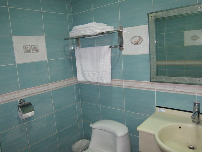 Bathroom 5, Zen and Pine Resort, Nantou