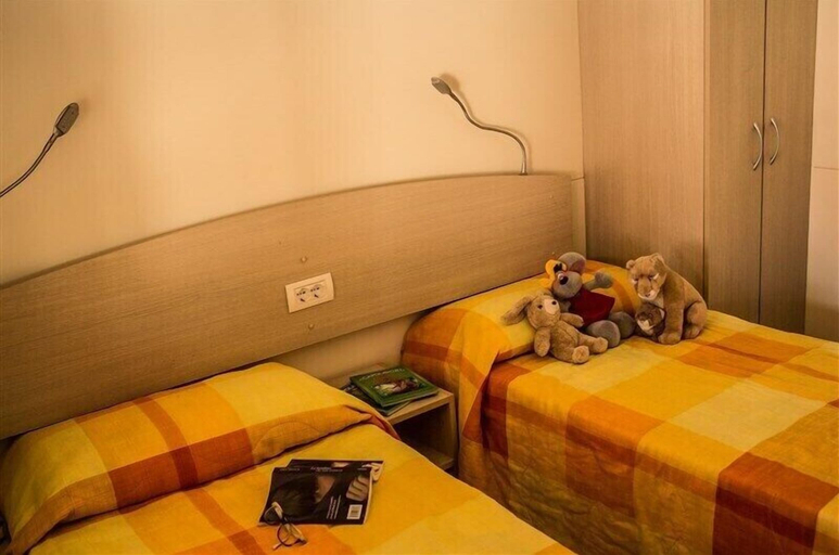 Bedroom 3, New Camping Le Tamerici, Livorno