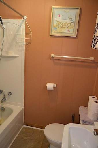 Bathroom 4, Doran Bay Resort, Stormont, Dundas and Glengarry
