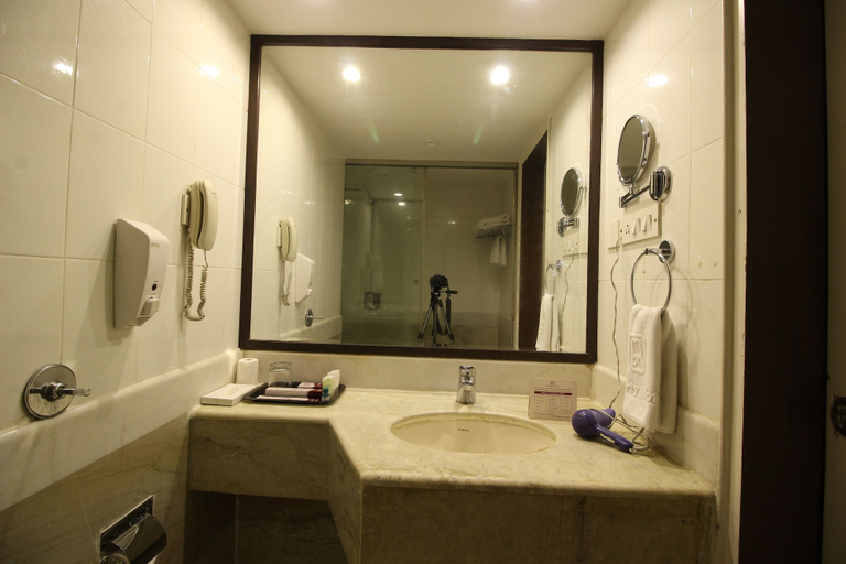 Bathroom 4, Beverly Hotel, Chennai