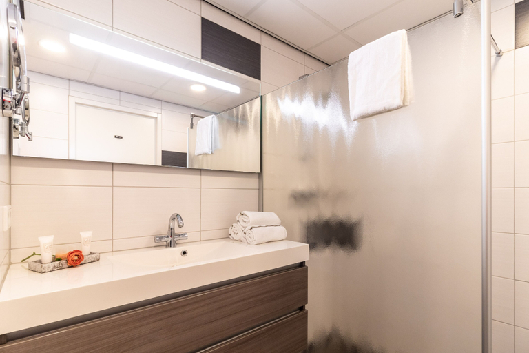 Bathroom 5, Fletcher Hotel-Restaurant Zevenbergen-Moerdijk, Moerdijk