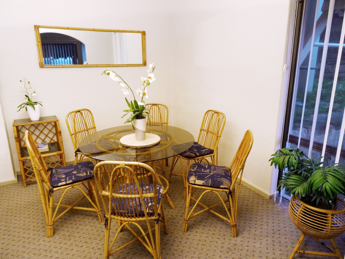 Others 4, Scarborough & Absolutely Beachfront, Stirling
