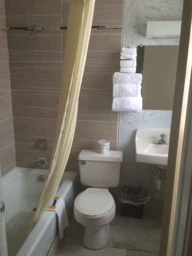 Bathroom 4, Alamo Motel, Sheridan