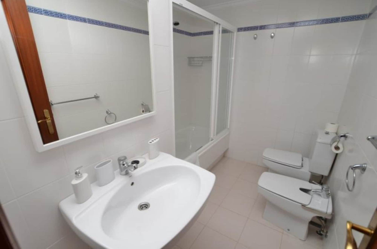 Bathroom 3, Apartment in Santoña, Cantabria 103297 by MO Rentals, Cantabria
