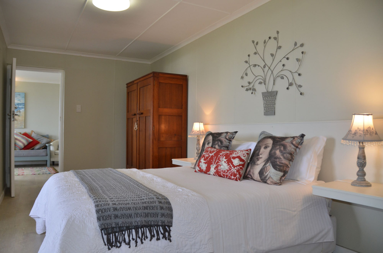Bedroom 5, Beach Villa Apartment, Overberg