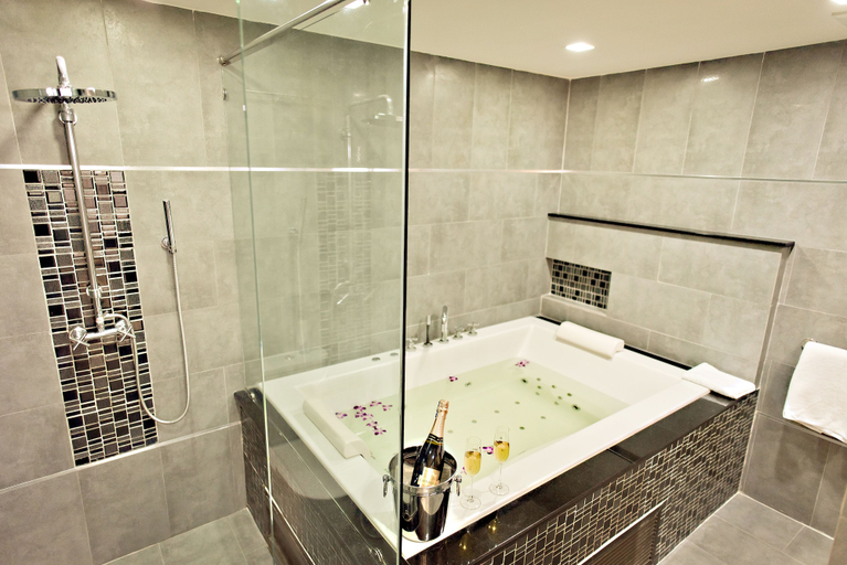 Bathroom 5, Citismart Luxury Apartments, Pattaya