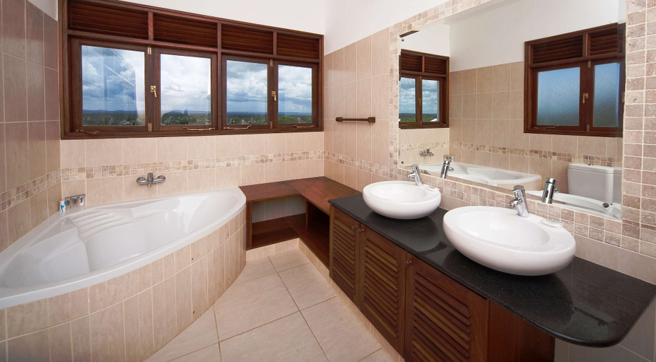 Bathroom 5, Lantana Galu Beach, Msambweni
