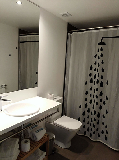 Bathroom, Ca de Géraldine, Lleida