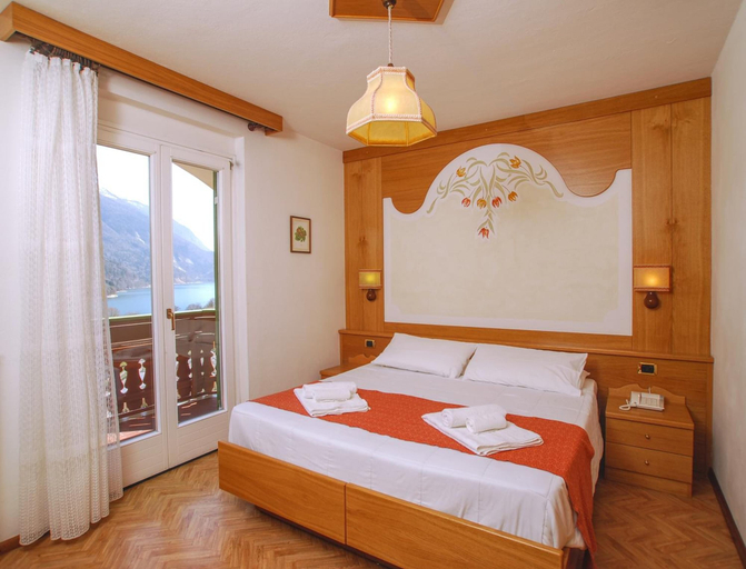 Bedroom 2, Charme Hotel Nevada, Trento