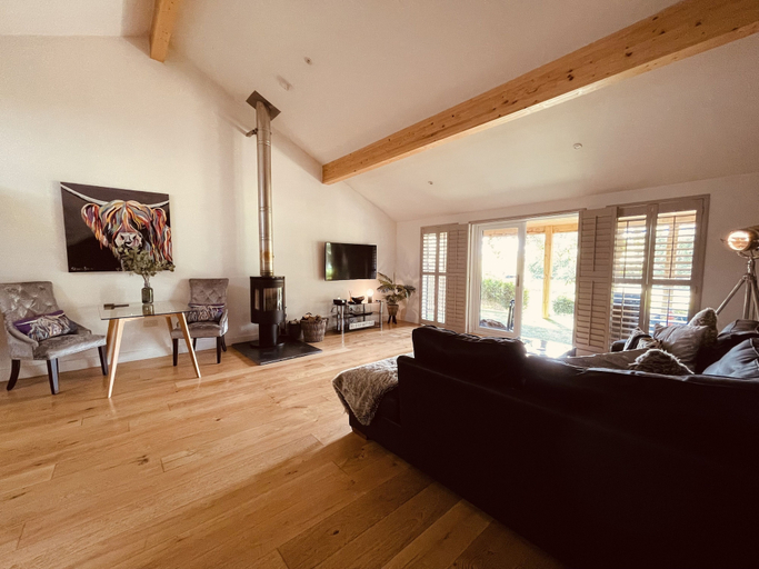 Others 4, South View Lodges, Devon