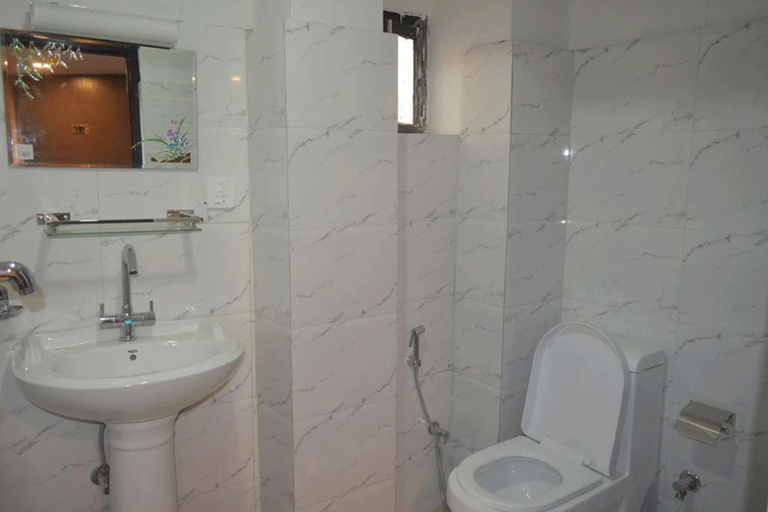 Bathroom 3, Hotel holiday inn, Bagmati