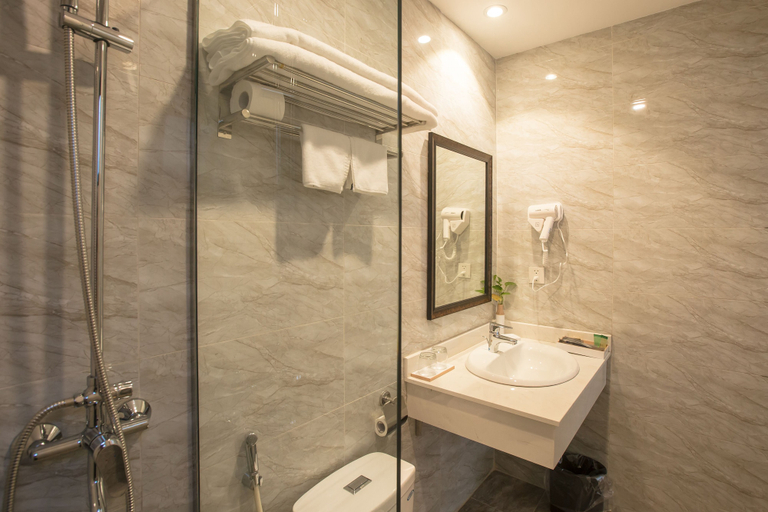 Bathroom 4, Dinh Elegant Hanoi Hotel, Cầu Giấy