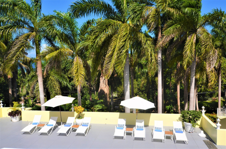 Food & Drinks 4, Summerhill, 8BR by Jamaican Treasures