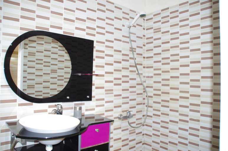 Bathroom 5, Blue Africa, Mbour