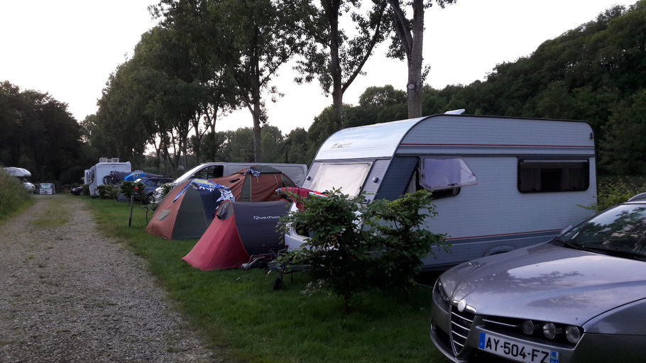 Others 5, Camping Le Parc de Vaux, Mayenne