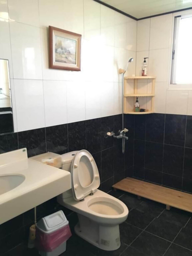 Bathroom 3, Manor, Taichung