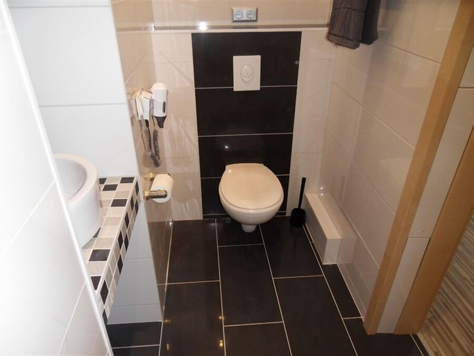Bathroom 4, City Central Promenade, Hochtaunuskreis