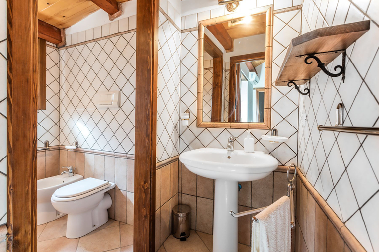 Bathroom 5, Torre S.Antonio, Catanzaro