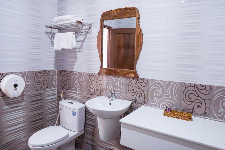 Bathroom 4, Little Saigon Hostel, Chau Doc