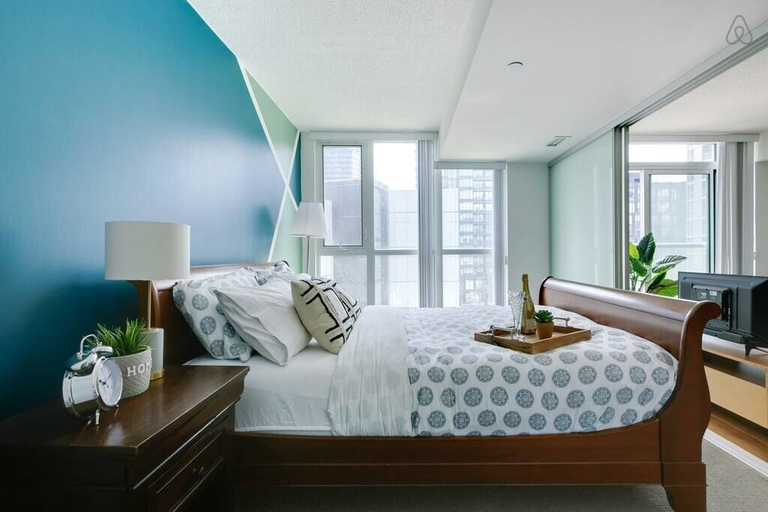 Bedroom 3, Comfy Lakeside Home by Skydome, Toronto