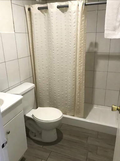 Bathroom 5, Pala Motel, Los Angeles